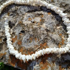 True VTG 1970s chipped clam shell surfer style necklace, coastal grandmother